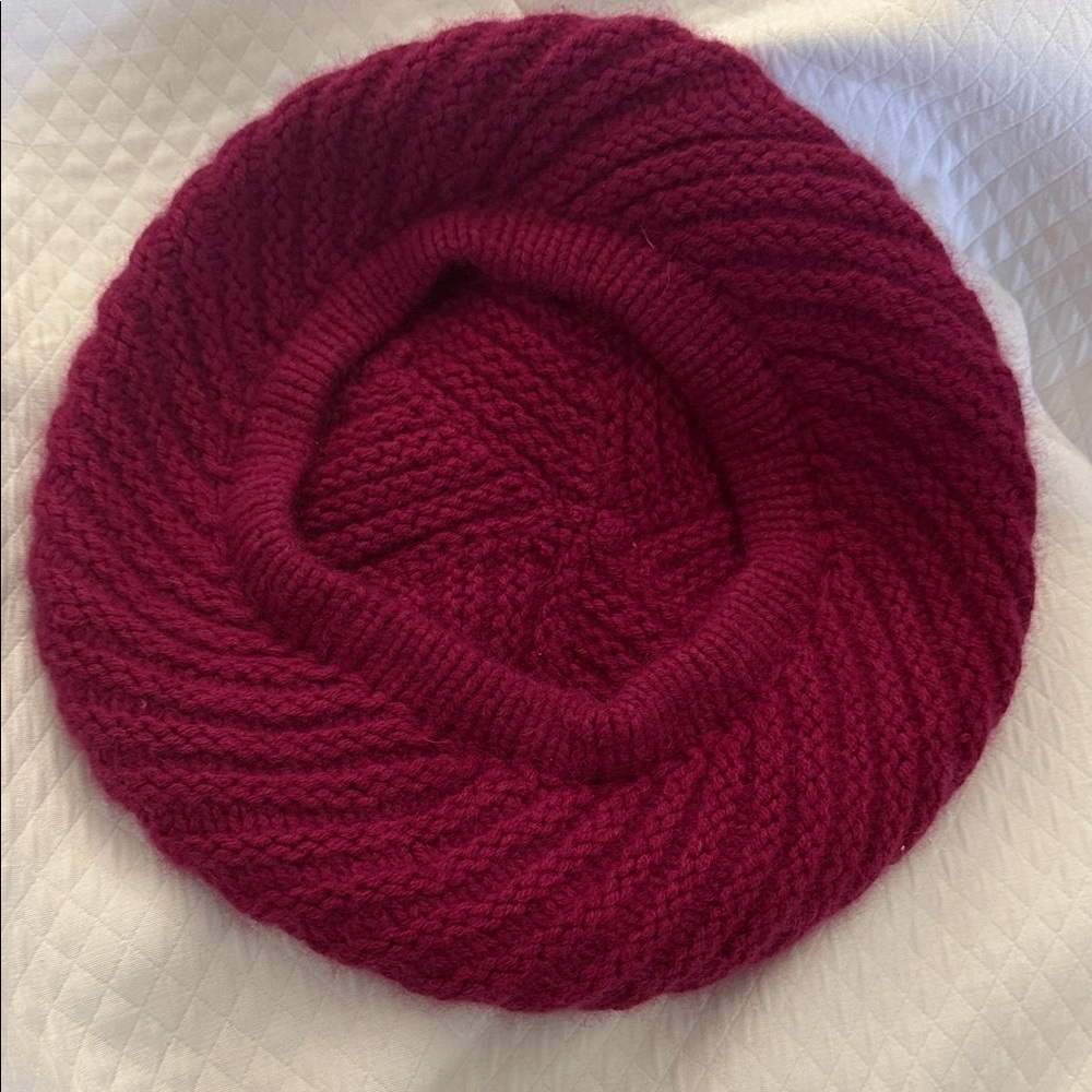 Longchamp Paris 100% Cashmere Knit Raspberry Beret Hat. Authentic. Like New! - Picture 5 of 6